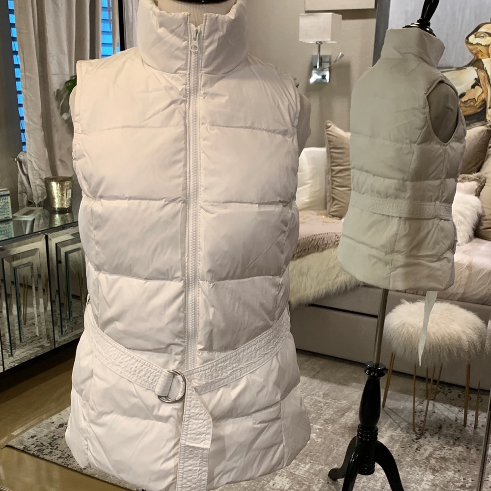 Gap slightly worn white vest